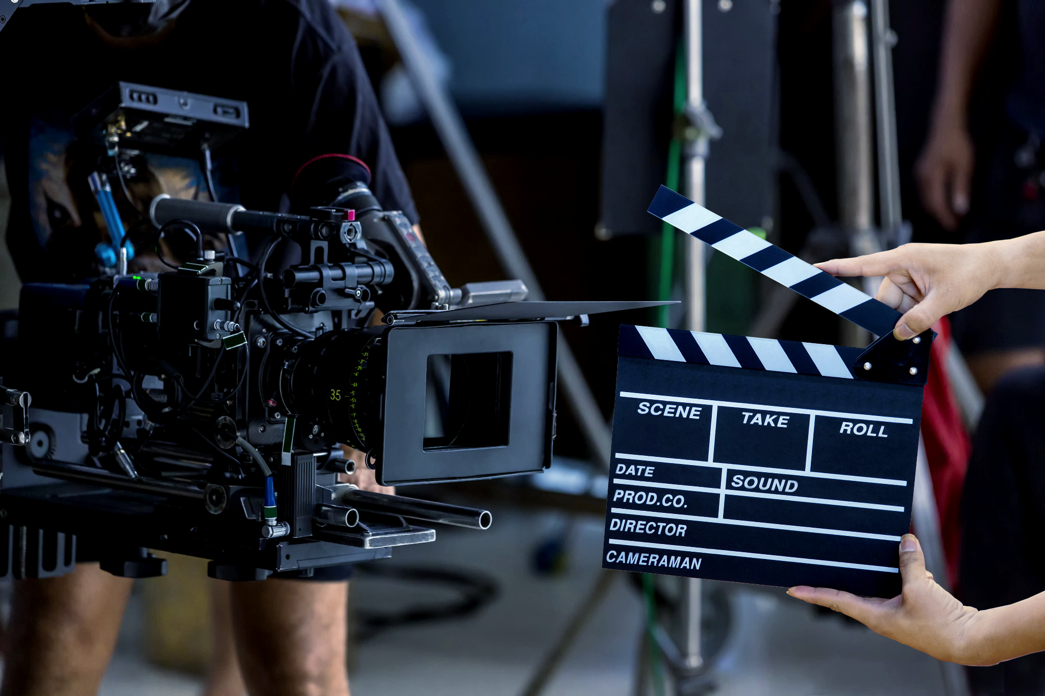 Kamera und Filmklappe am Set
